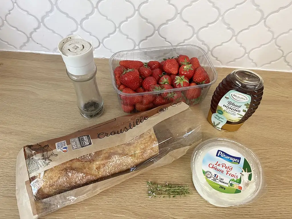 Crostini met geitenkaas en aardbeien ingrediënten
