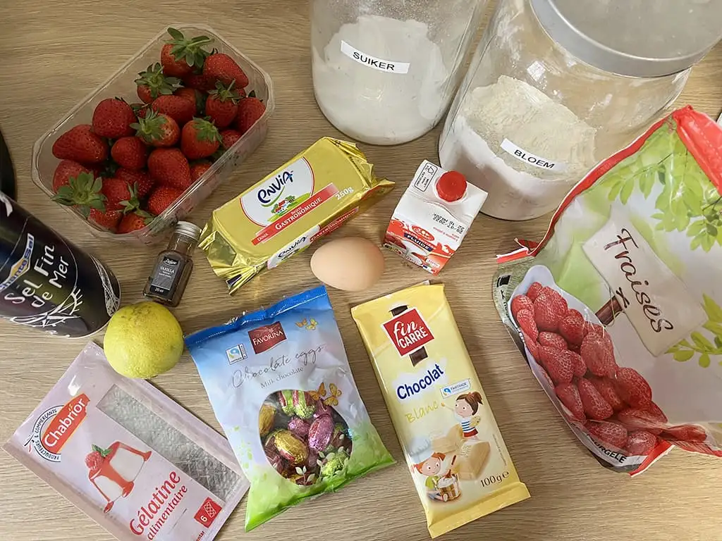 Paaskrans met aardbeienmousse ingrediënten