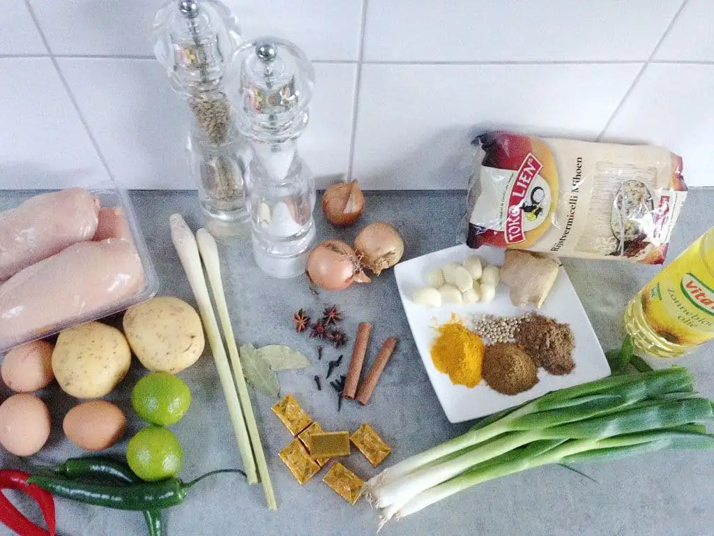 Maleisische noedelsoep met kip ingrediënten
