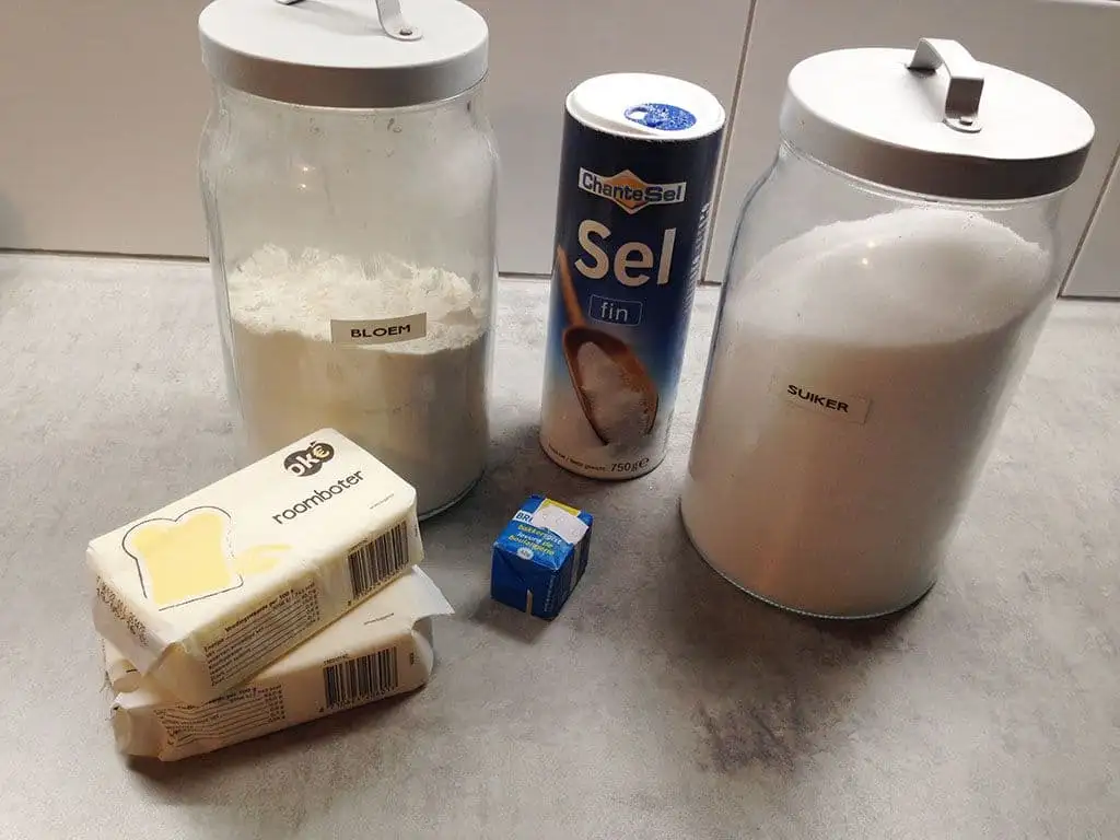 Zelfgemaakte croissants ingrediënten
