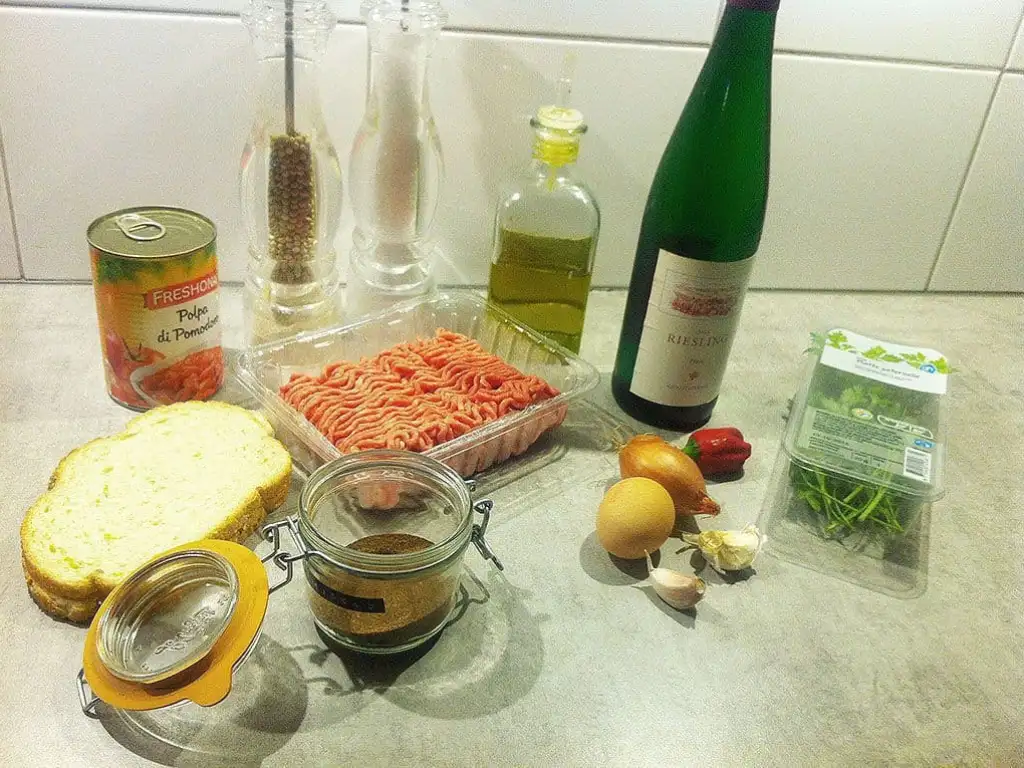 Spaanse gehaktballetjes in pittige tomatensaus ingrediënten