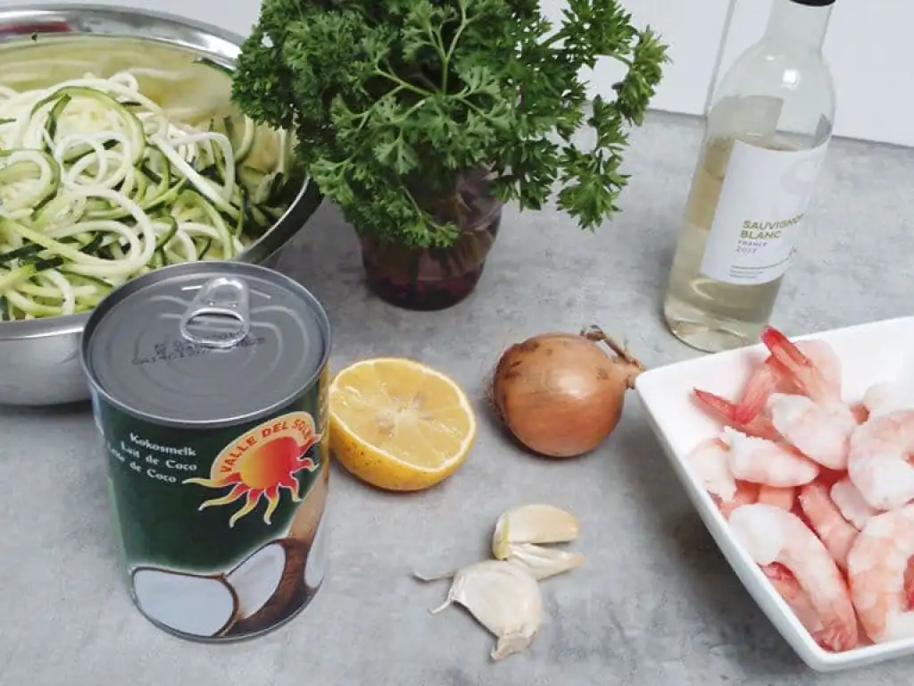 Courgetti met gamba's en kokos ingrediënten