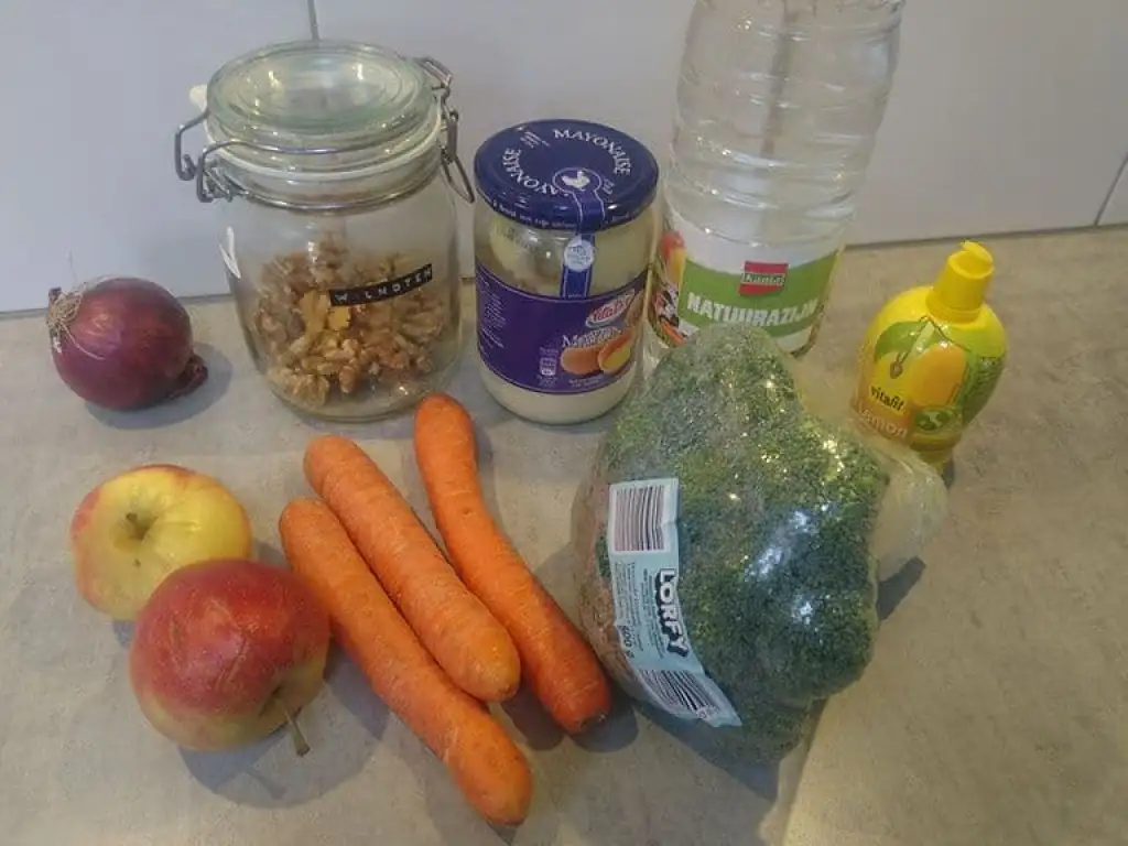 Broccolisalade met appel ingrediënten