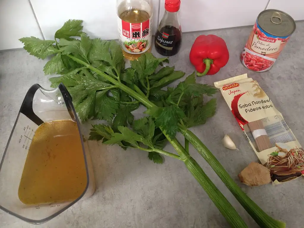 Noedelsoep met groenten ingrediënten