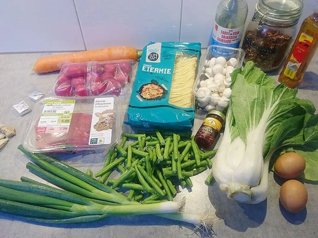 Noedelsoep met biefstuk en paksoi ingrediënten