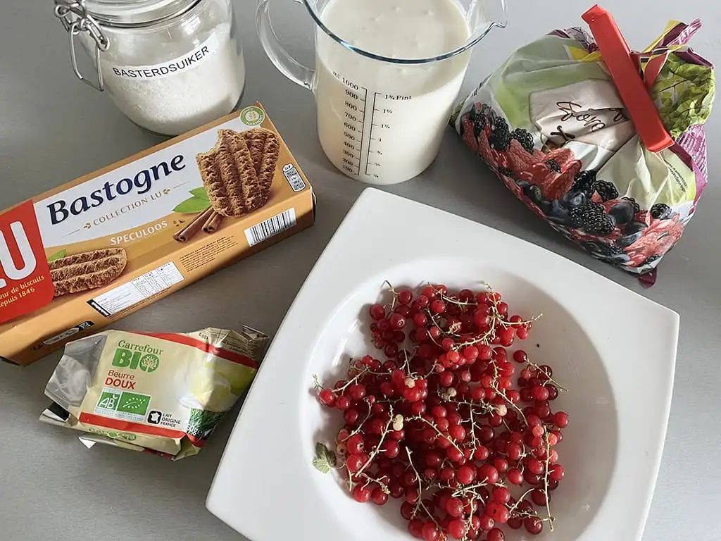 Ijstaart met rood fruit ingrediënten