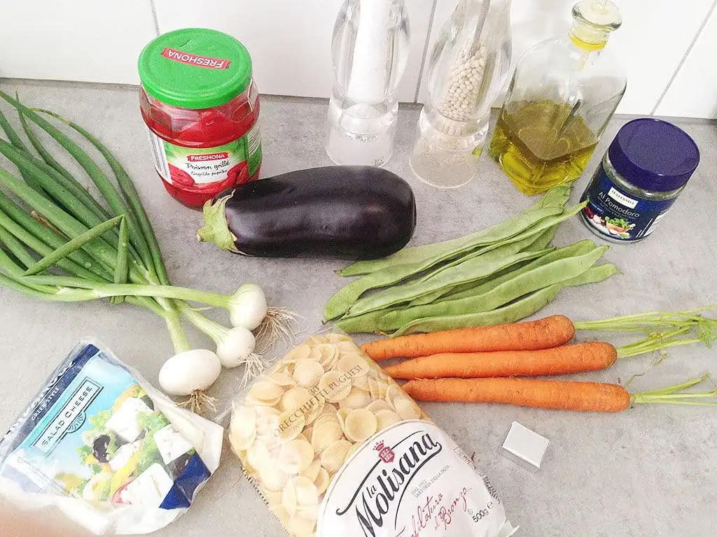 Orecchiette pasta salade met snijbonen en bosui ingrediënten