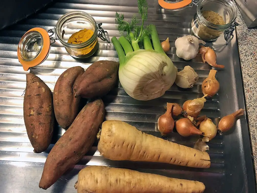 Geroosterde groenten met kurkuma ingrediënten