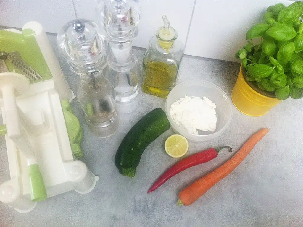 Courgette en wortel spaghetti salade ingrediënten