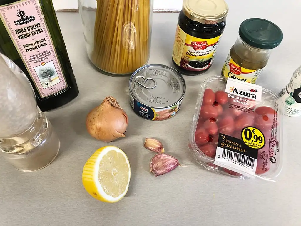 Spaghetti met tonijn ingrediënten