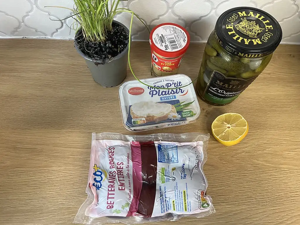 Roomkaas spread met rode biet ingrediënten