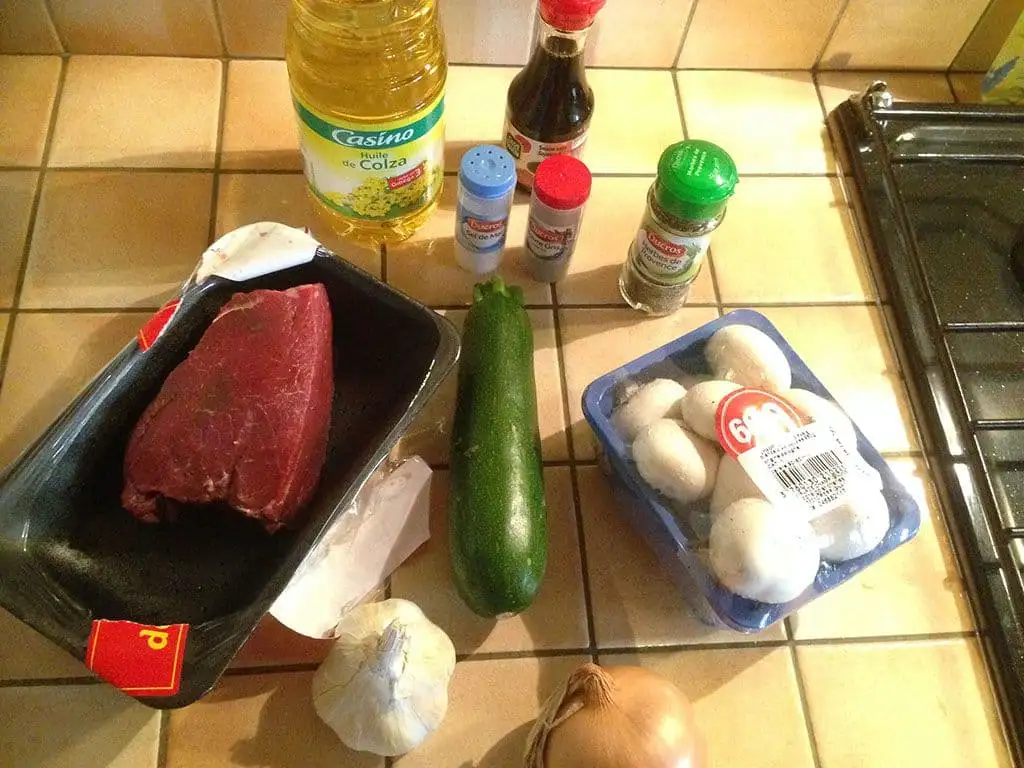 Gemarineerd rundvlees met courgette en champignons ingrediënten