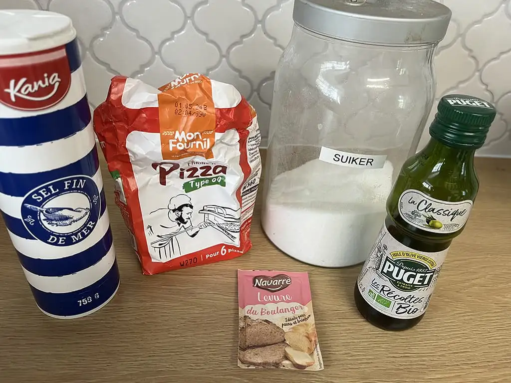 Pizzadeeg maken (basisrecept) ingrediënten