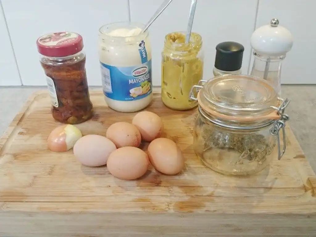 Gevulde eieren met zongedroogde tomaten ingrediënten