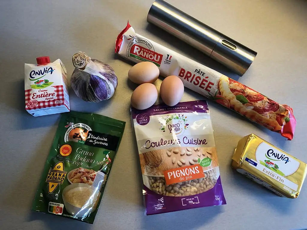 Hartige taart met knoflook en pijnboompitten ingrediënten