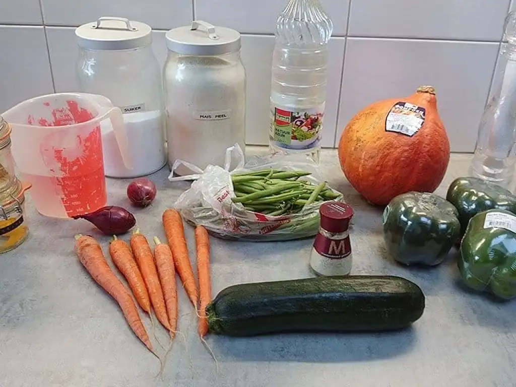 Zelfgemaakte piccalilly ingrediënten