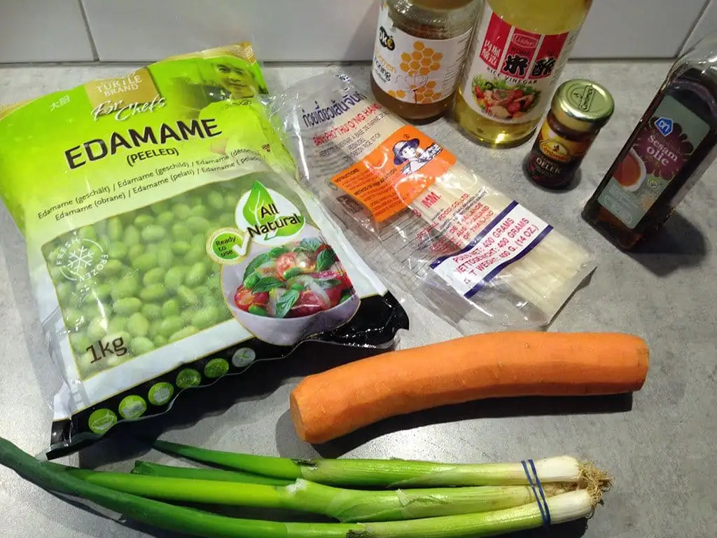 Noedelsalade met edamame ingrediënten