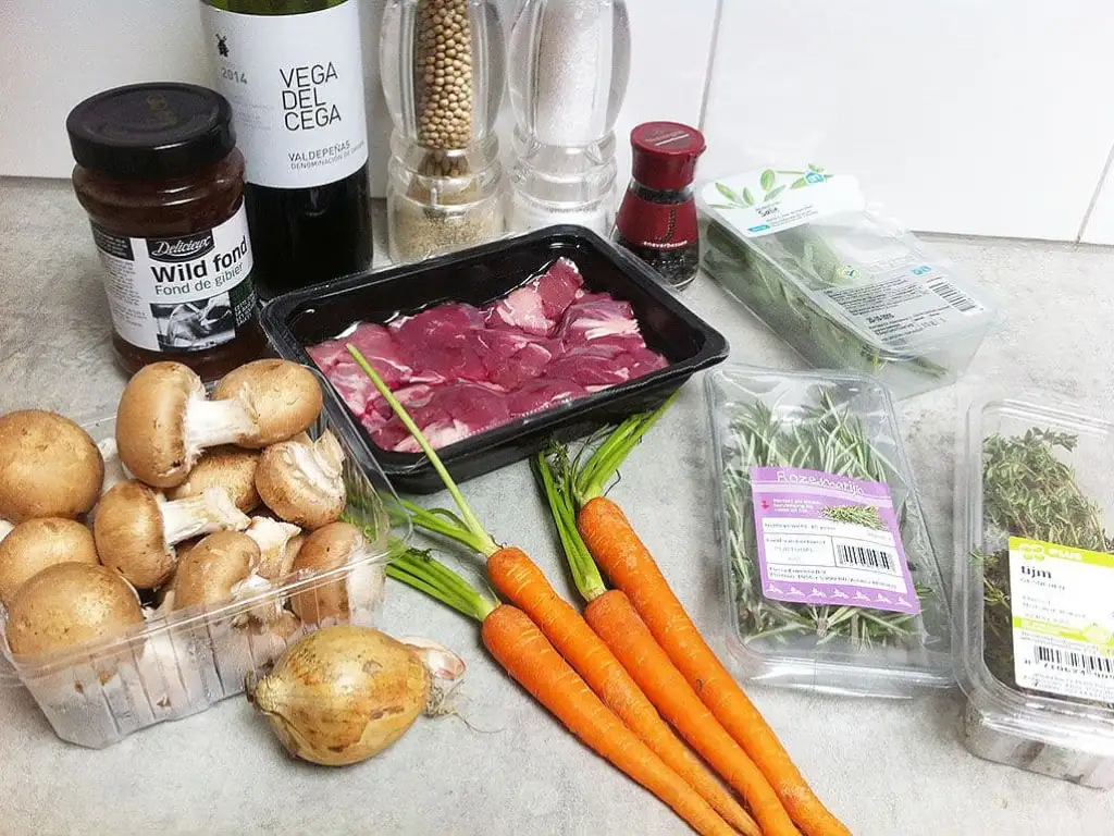 Stoofpot van wild zwijn ingrediënten