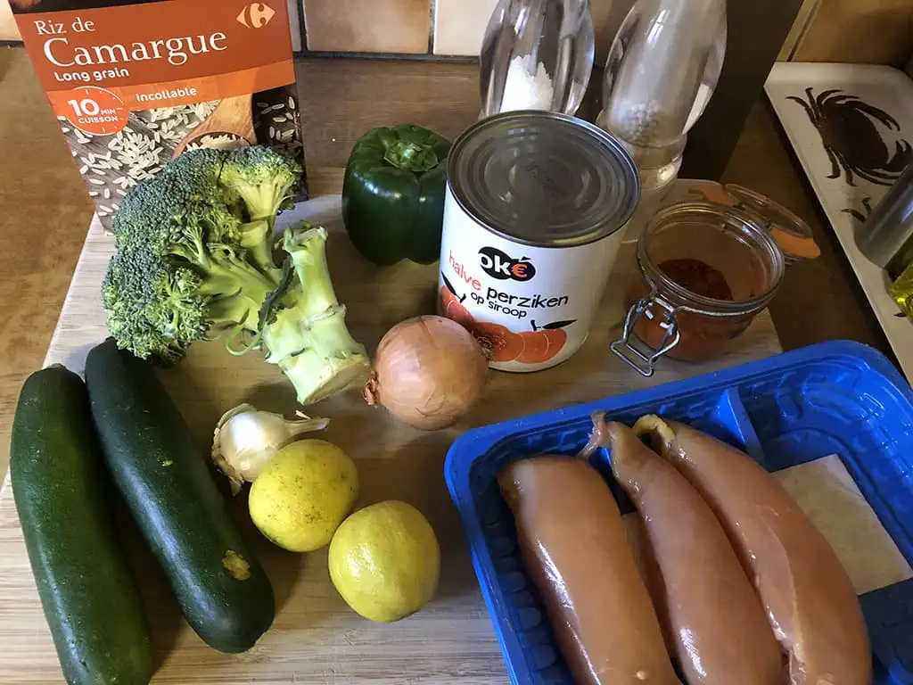 Zoetzure kip, groenten en perzik ingrediënten
