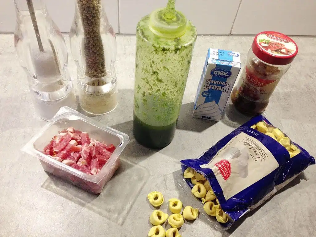 Tortellini met spekjes en kruidenolie ingrediënten