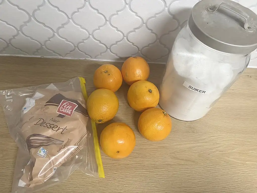 Gekonfijte sinaasappel met chocolade ingrediënten