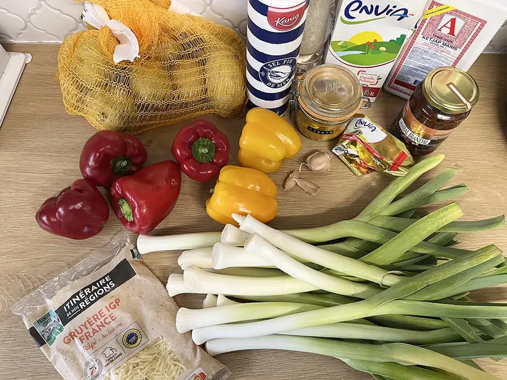 Ovenschotel met prei en gehakt ingrediënten