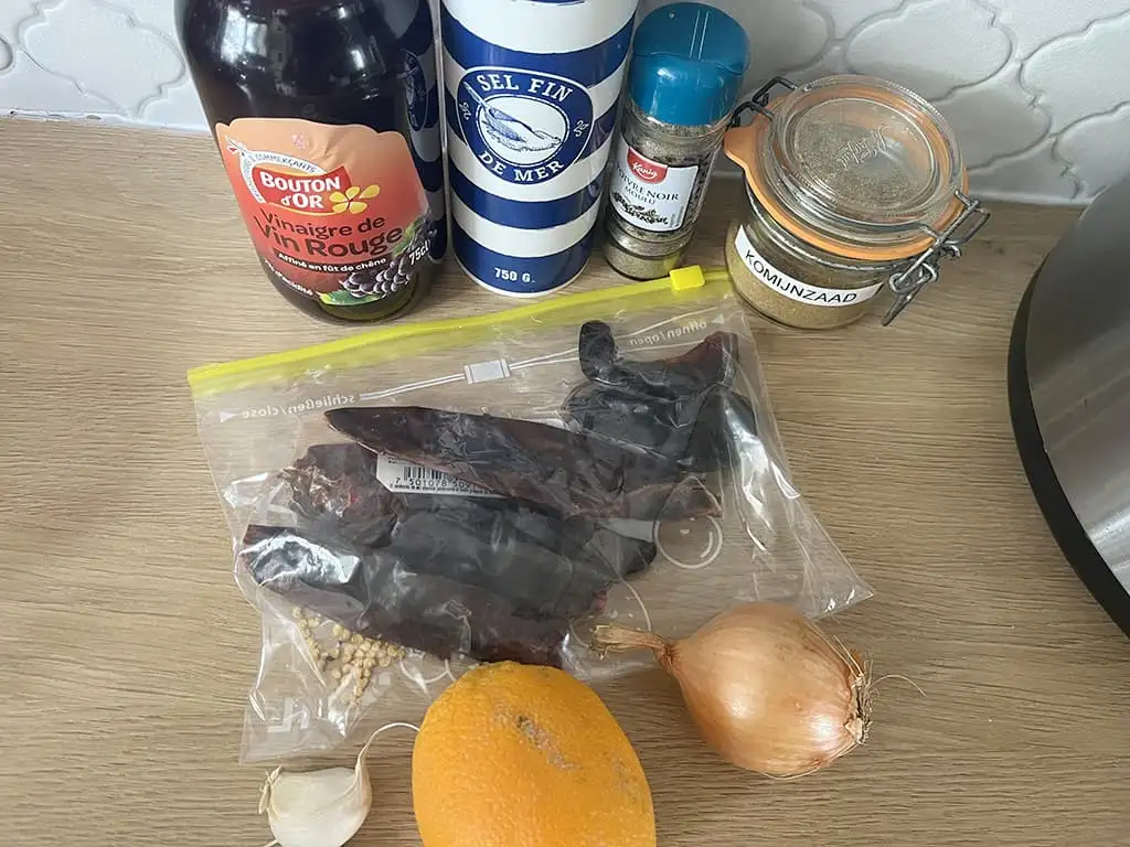 Guajillo salsa (Mexicaanse saus) ingrediënten