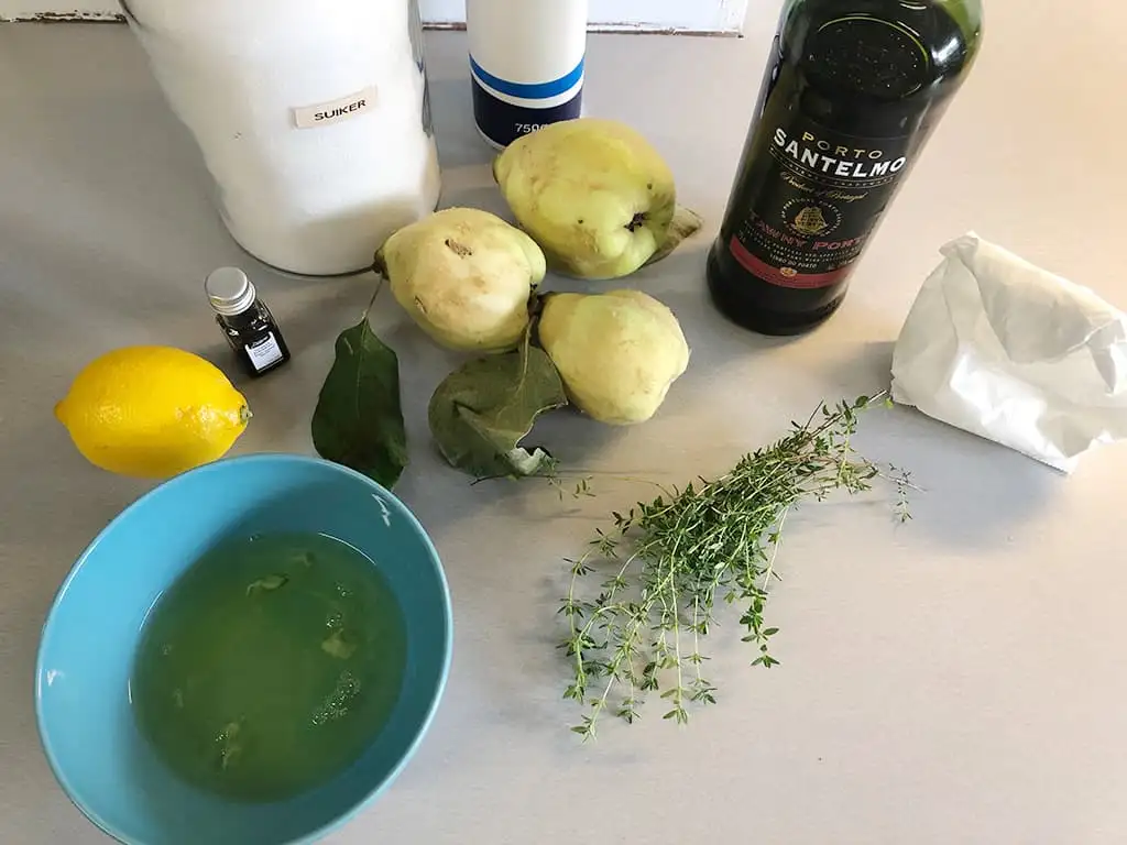 Pavlova met kweepeer en rode port ingrediënten
