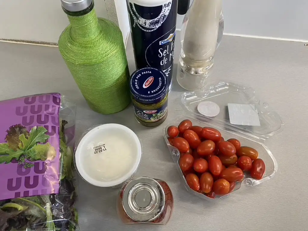 Burrata salade met pesto ingrediënten