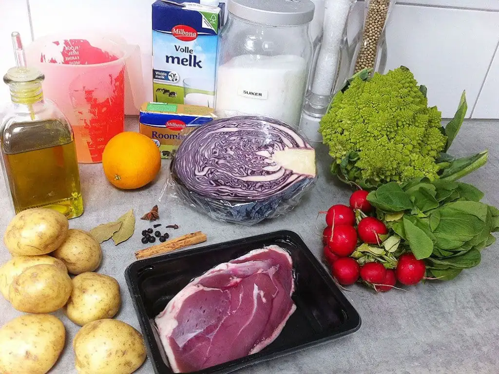 Malse eendenborst met romanesco ingrediënten