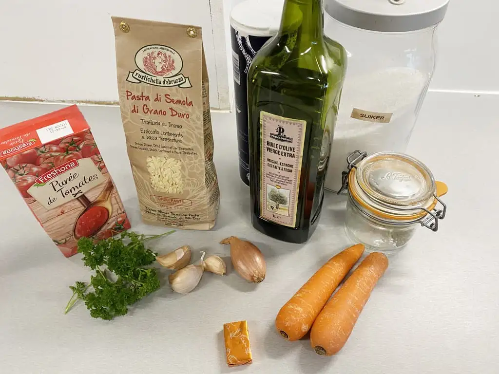 Griekse orzo in tomatensaus ingrediënten