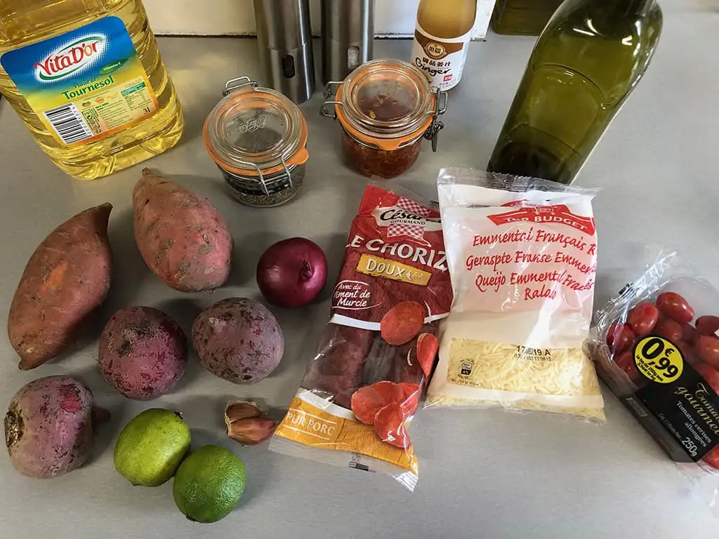Zoete aardappelsalade met chorizo en chioggia biet ingrediënten