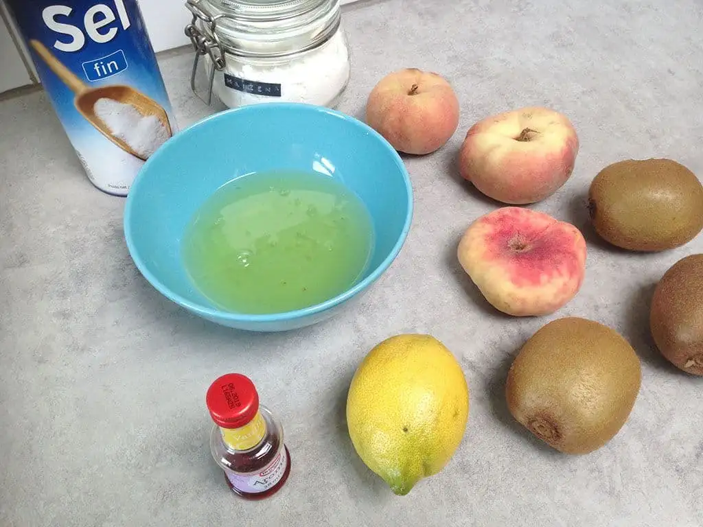 Pavlova met perzik en kiwi ingrediënten