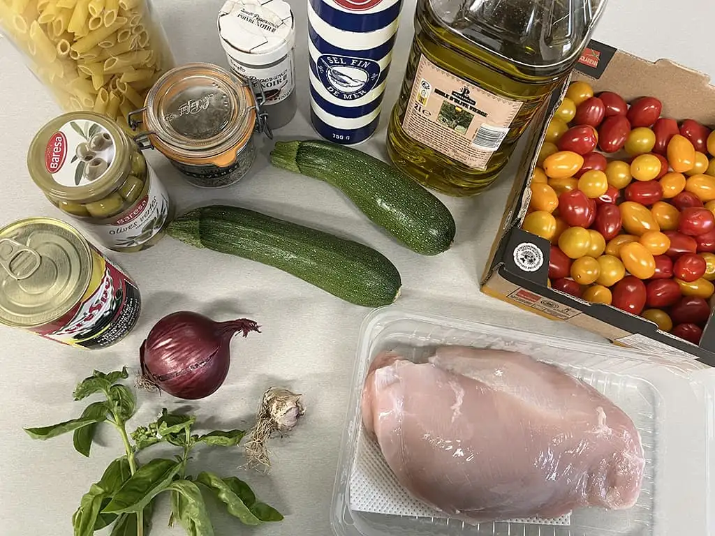 Provençaalse pasta met kalkoen ingrediënten