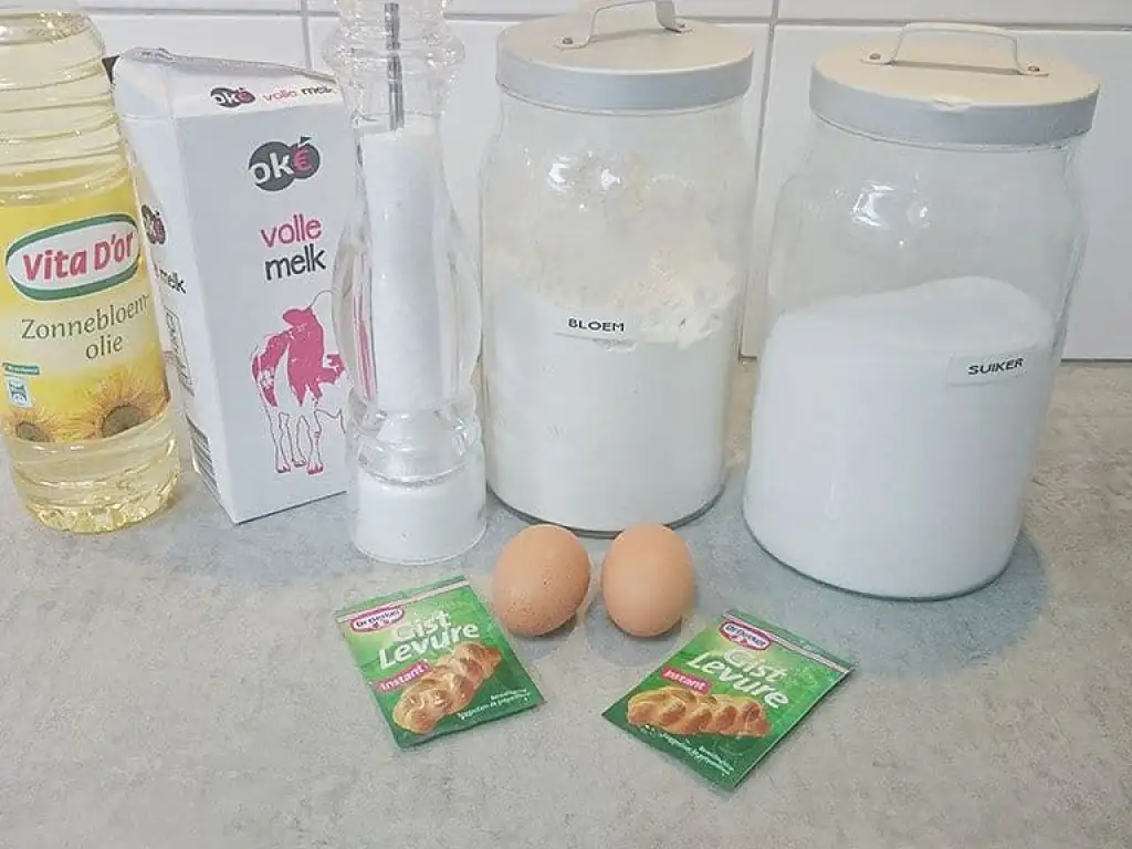 Hongaarse kurtos kalacs (schoorsteen-cakes) ingrediënten