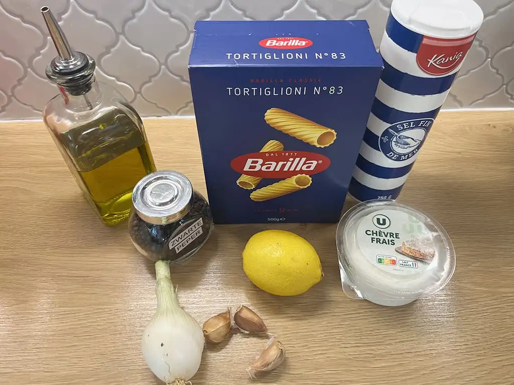 Vegetarische pasta met geitenkaas en citroen ingrediënten