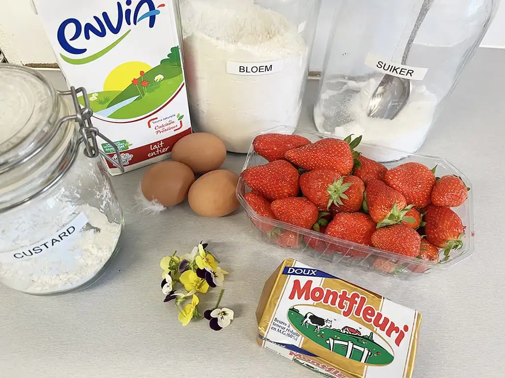 Pannenkoeken met aardbeien ingrediënten