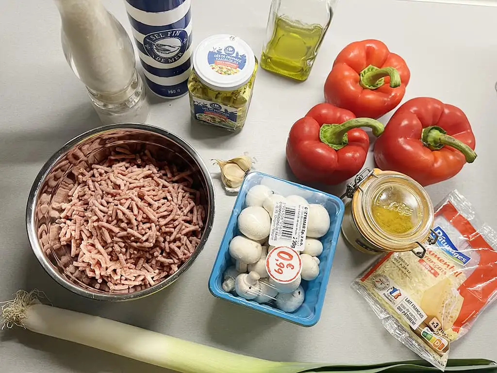 Gevulde paprika met gehakt en kerrie ingrediënten