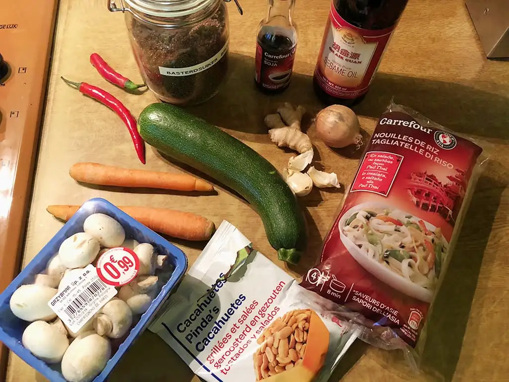 Rijstnoedels met groenten ingrediënten