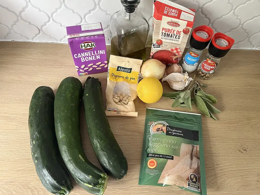 Courgetterolletjes in tomatensaus ingrediënten
