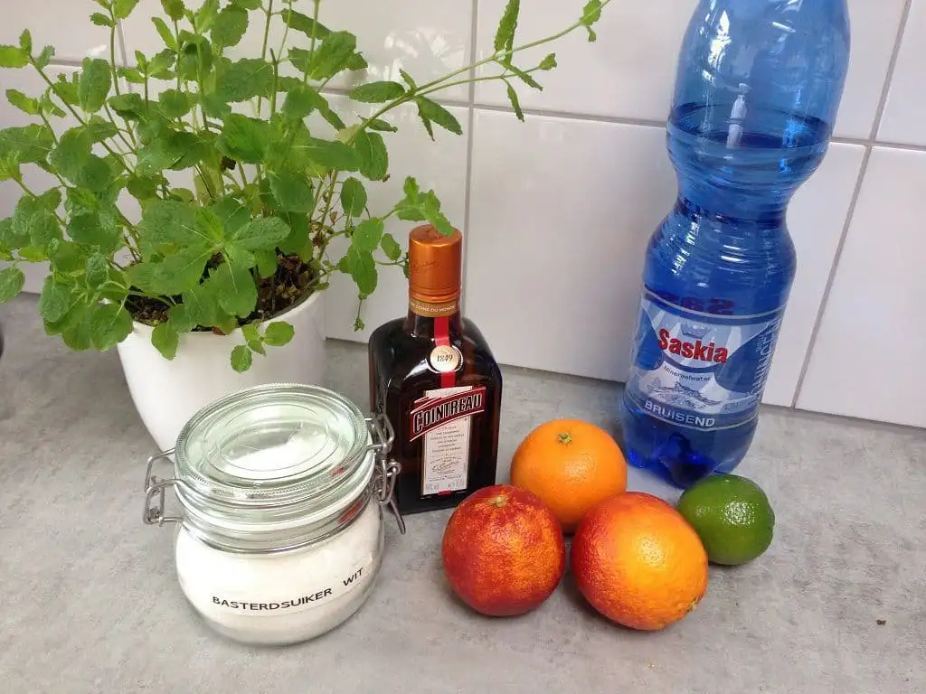 Frisse Cointreau bloedsinaasappel cocktail ingrediënten