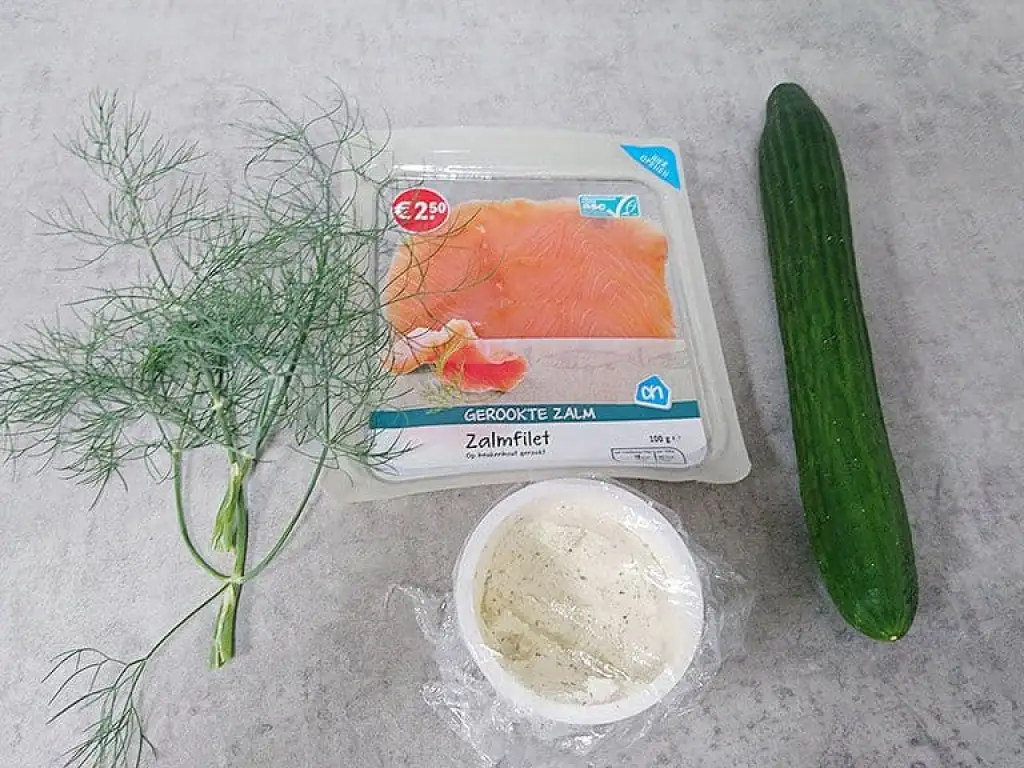 Mini komkommerhapjes met gerookte zalm ingrediënten