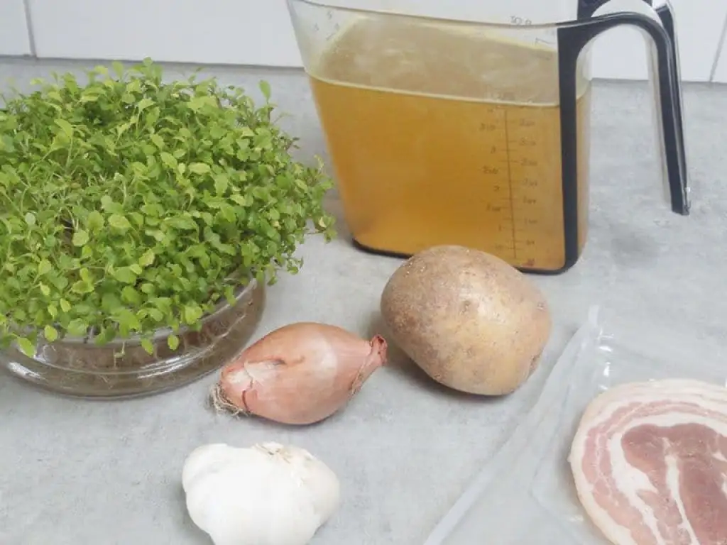 Geroosterde knoflooksoep met waterkers ingrediënten