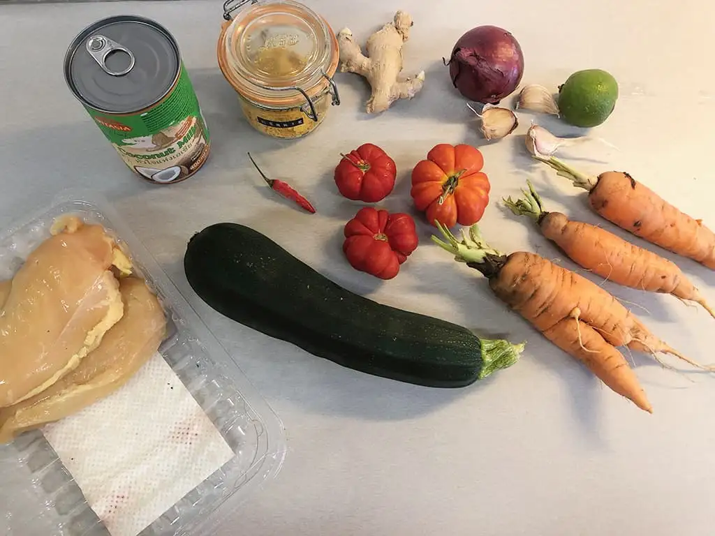 Kokoscurry met kip en courgette ingrediënten
