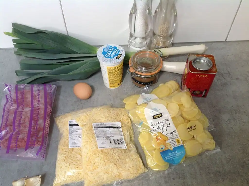 Preischotel met aardappels en gehakt ingrediënten