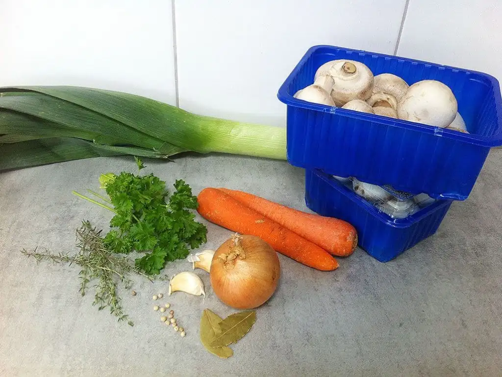 Zelf champignonbouillon maken ingrediënten