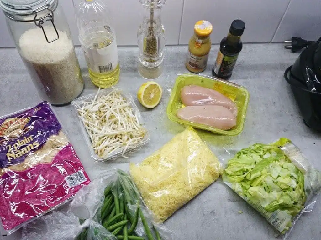 Zoetzure kip met naanbrood ingrediënten