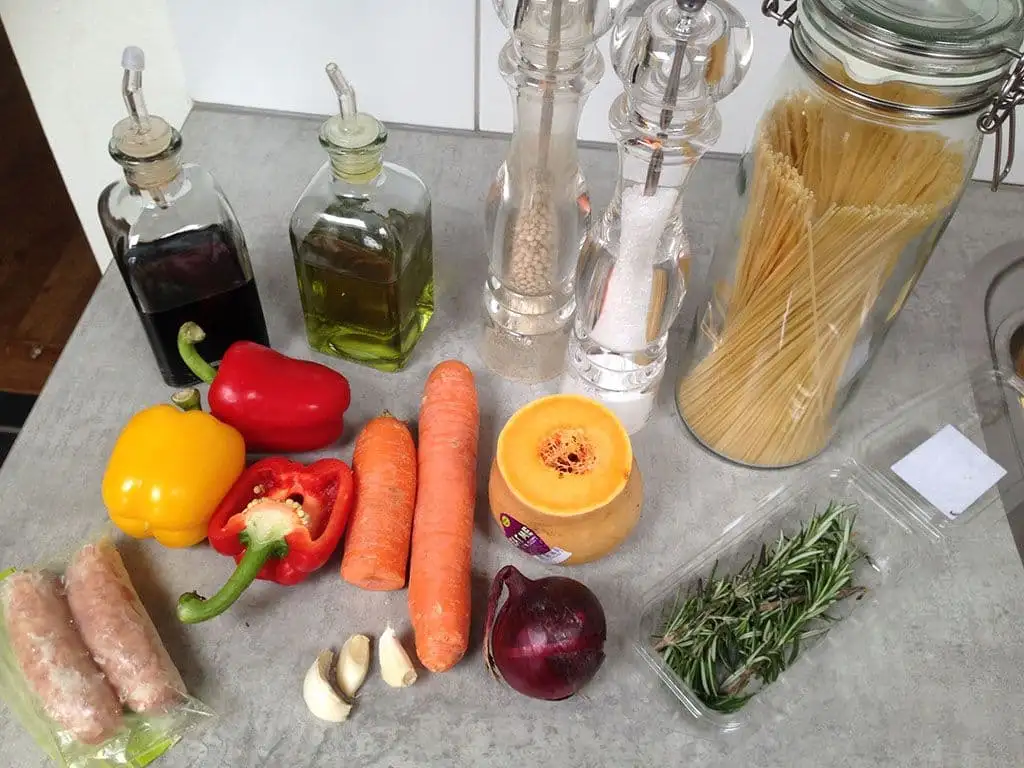 Pasta met groenten en worst uit de oven ingrediënten