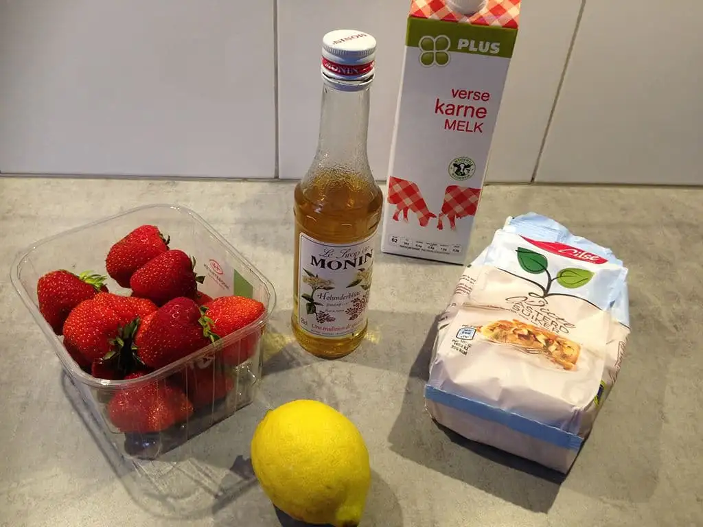 Aardbeien-karnemelk ijs ingrediënten