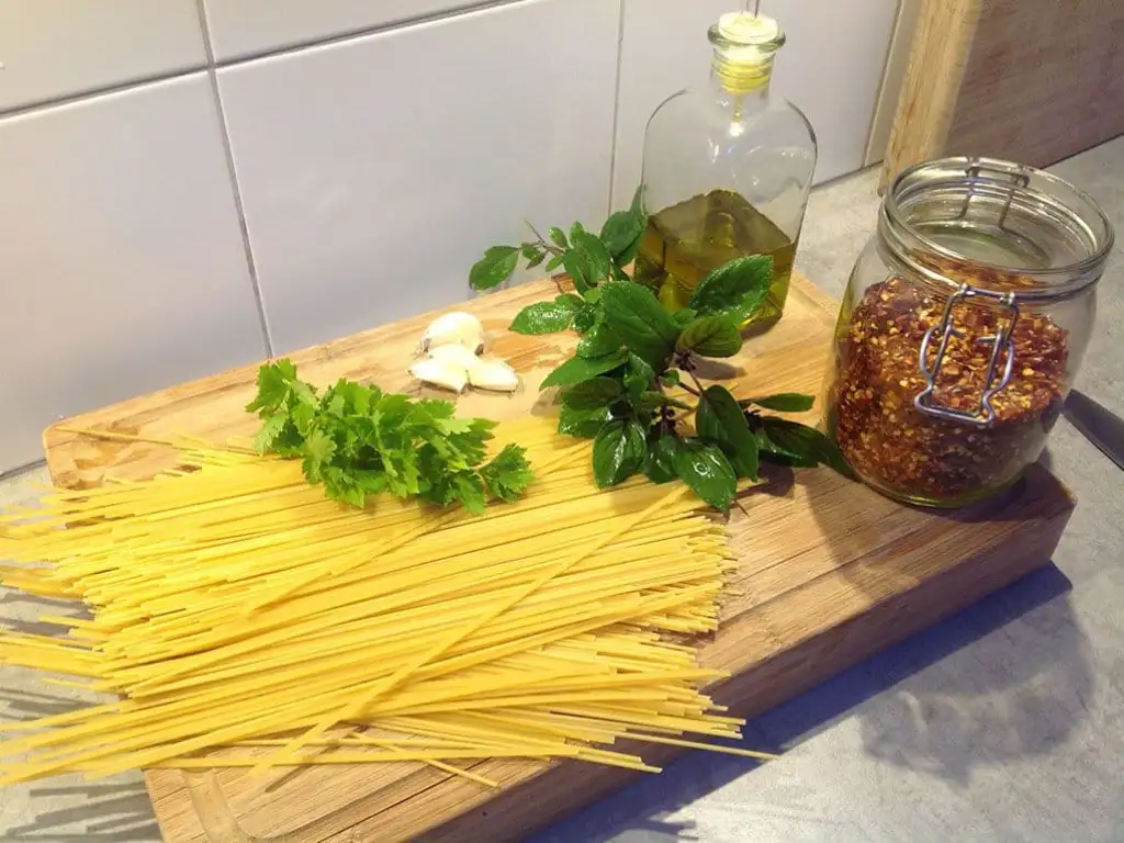 Spaghetti met knoflook en chilivlokken ingrediënten
